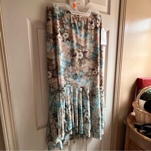 Cynthia Max Beige & Blue Floral Asymmetrical Hem Skirt – Size Small
